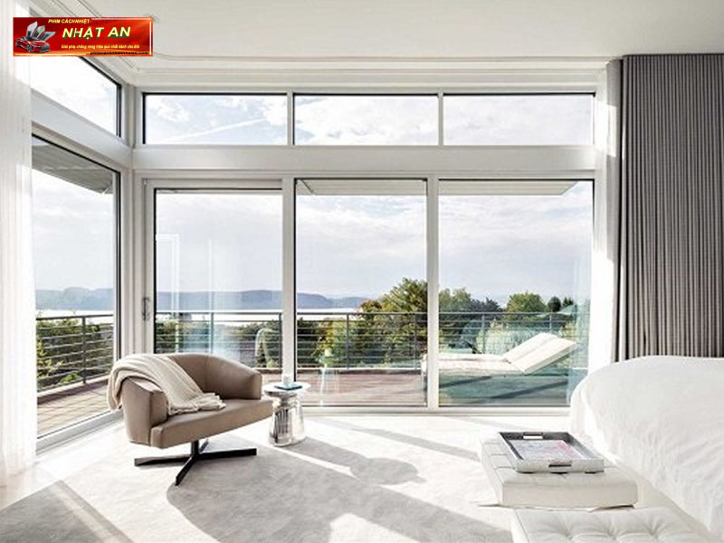 Dán phim cách nhiệt nhà kính tăng tính thẩm mỹ, riêng tư